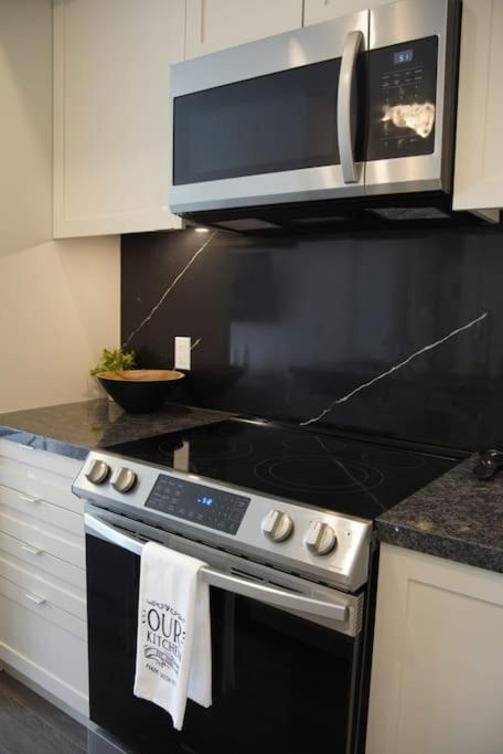 Innisfil Cozy South View Suite Overlooking The Nature Trail מראה חיצוני תמונה