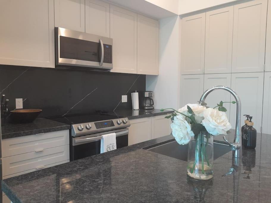Innisfil Cozy South View Suite Overlooking The Nature Trail מראה חיצוני תמונה
